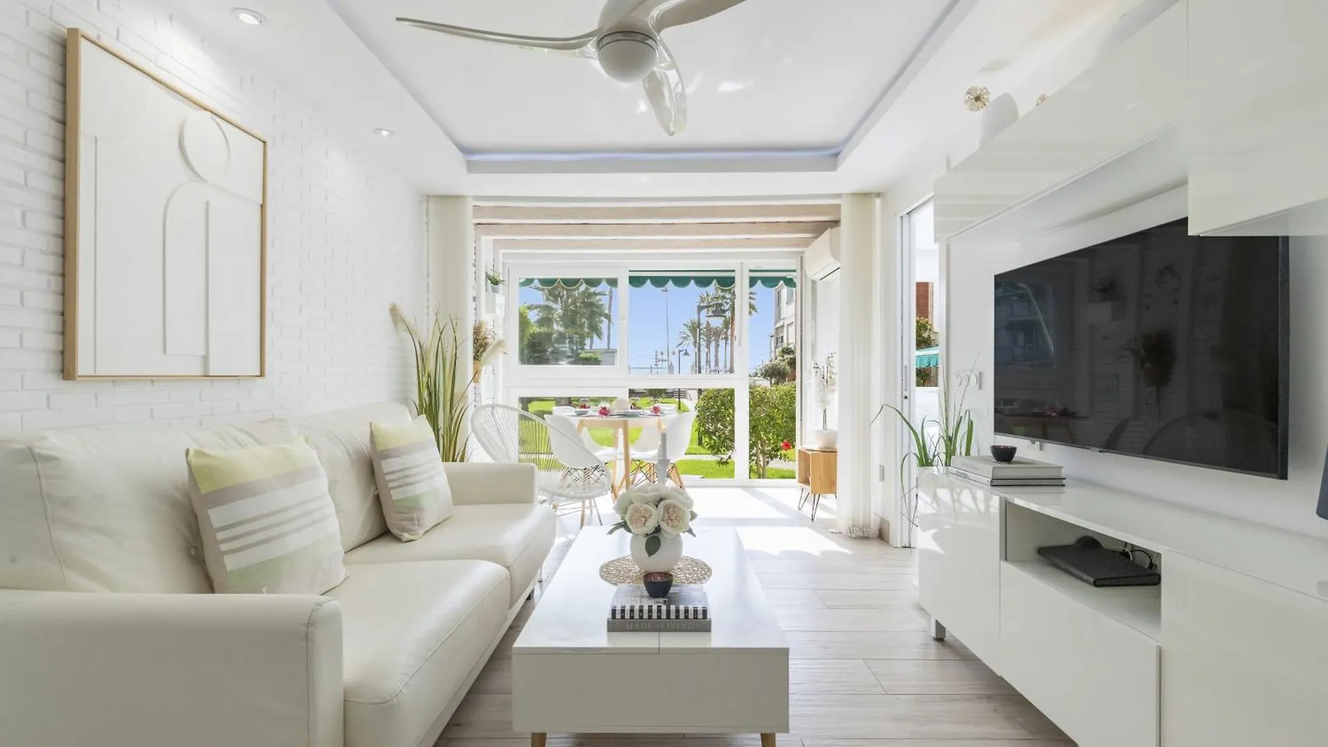 White Summer In Benalmadena Apartment