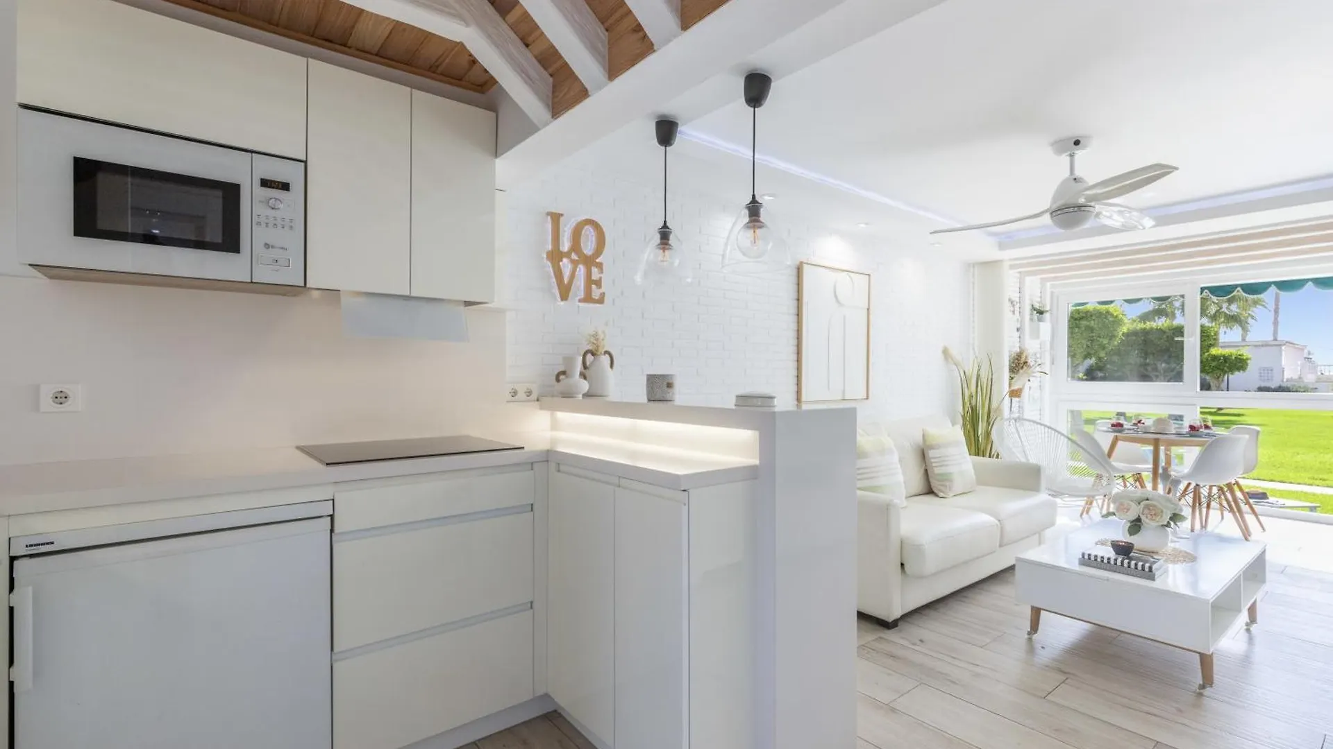 Apartment White Summer In Benalmadena