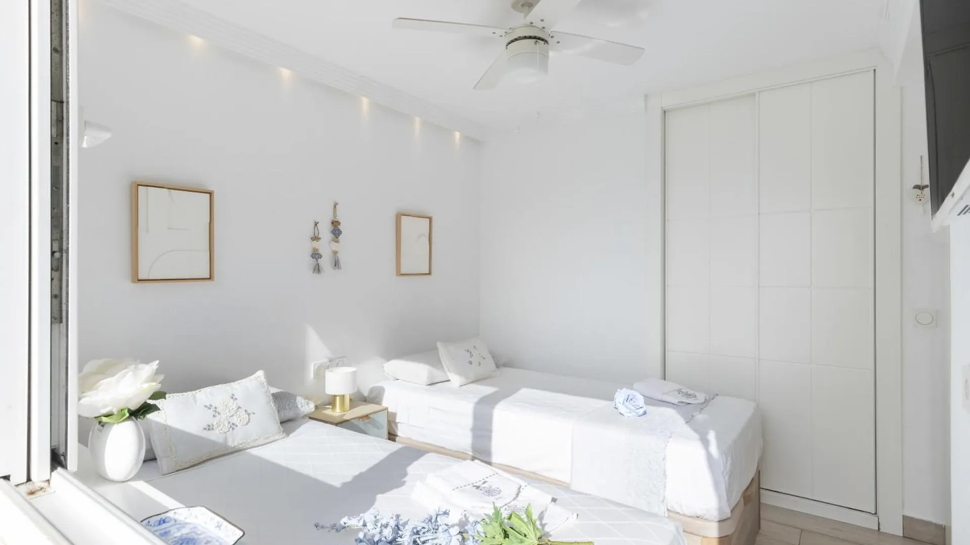 White Summer In Benalmadena Apartment