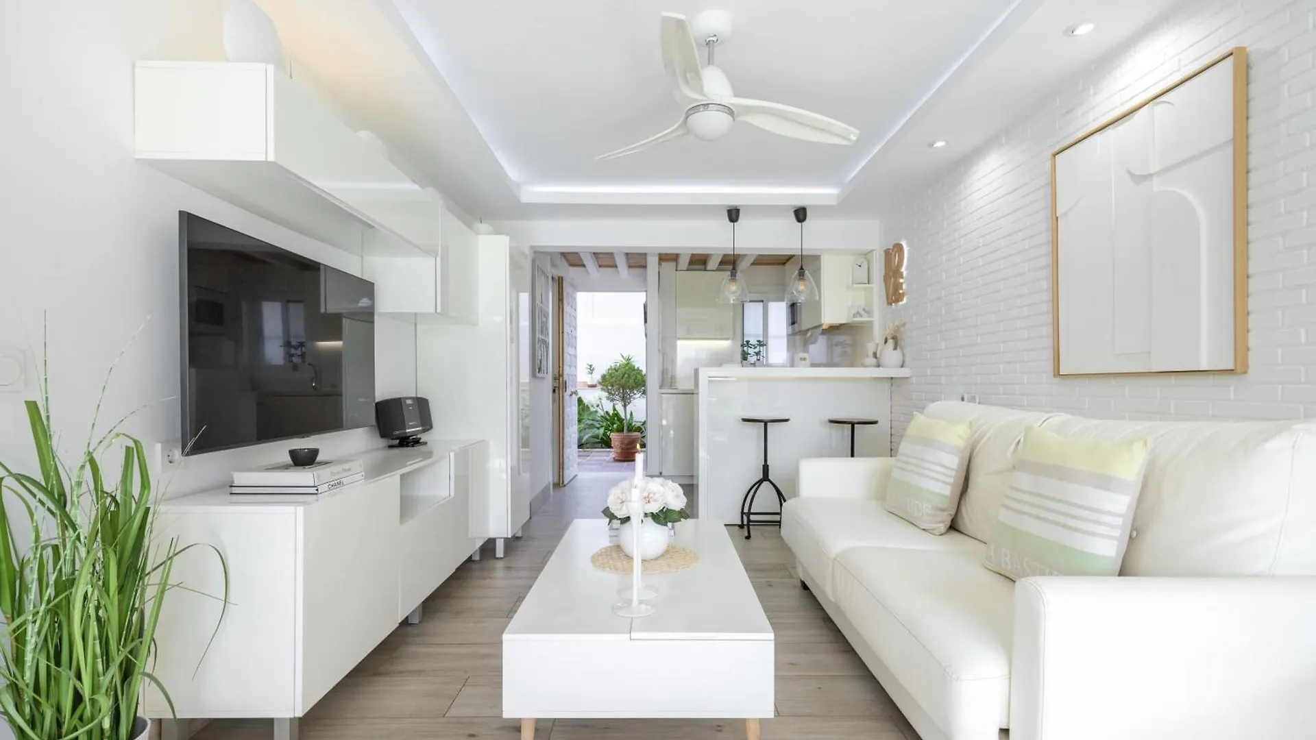 White Summer In Benalmadena Apartment
